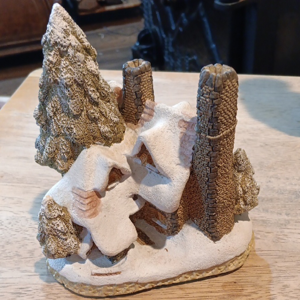 1984 David Winter Snow Cottage Sculpture
